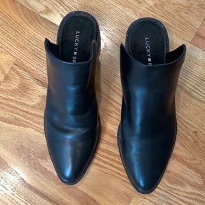 Lucky Brand black 7.5 clogs